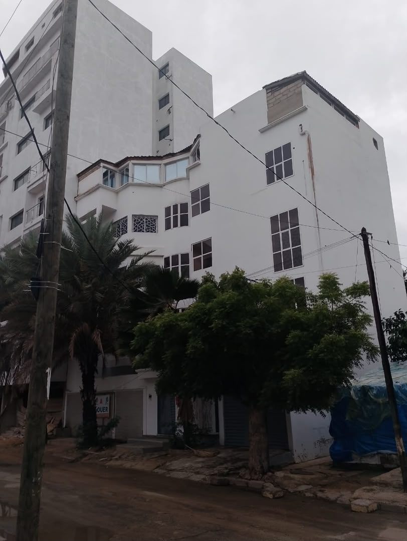 Immeuble à vendre au Point E — photo 1