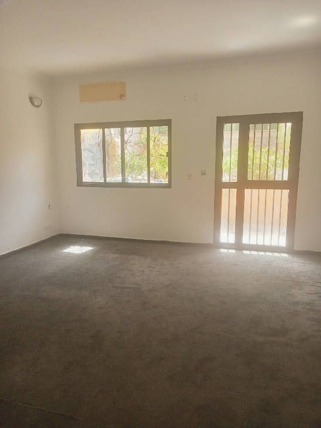 Grand appartement à louer à Mermoz