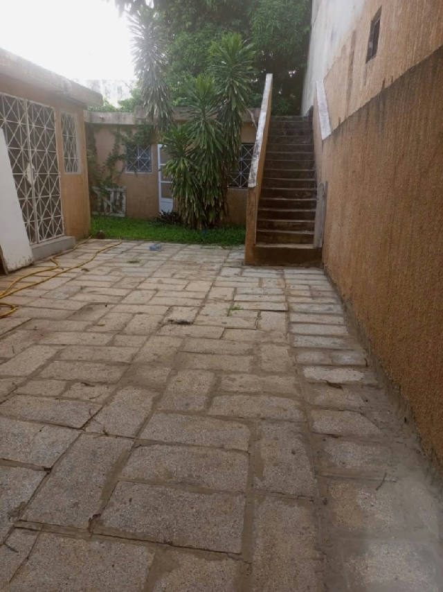 Villa basse à vendre à liberté 1